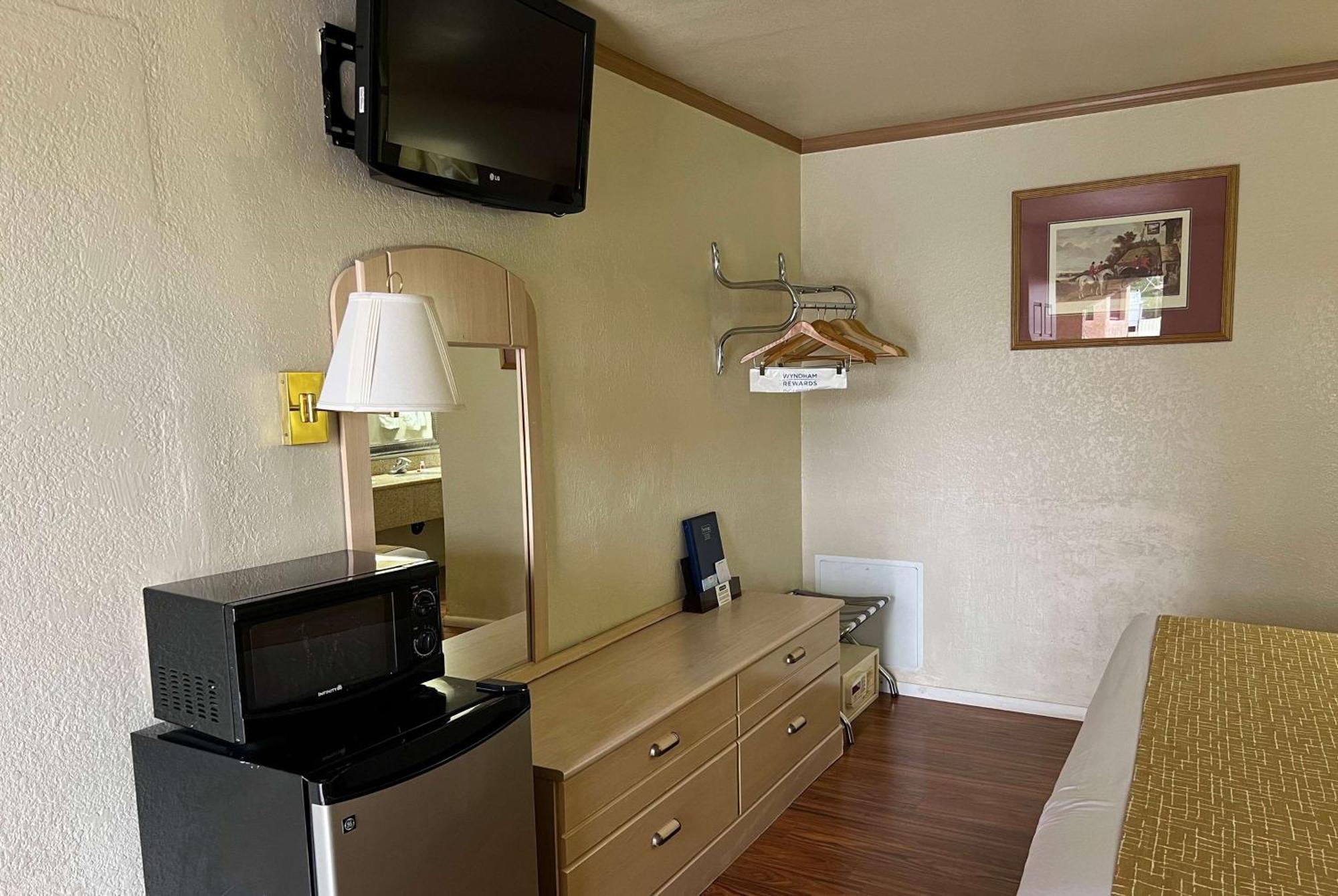 Travelodge By Wyndham Holbrook Esterno foto